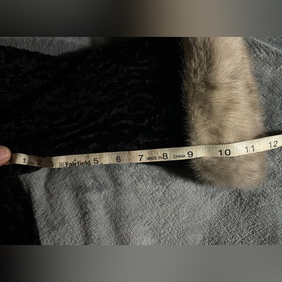 Breathtaking Vintage Fur Coat - Picture 11 of 12